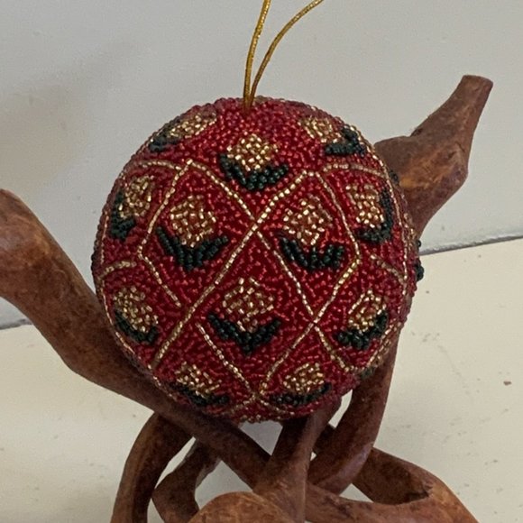 Vintage CHRISTMAS BALL ORNAMENT Seed Beaded Floral Green Gold Red 3" - Picture 4 of 5